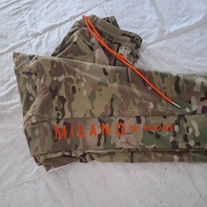 Milano Di Rouge Kolin Pants in Camo print. Size Large